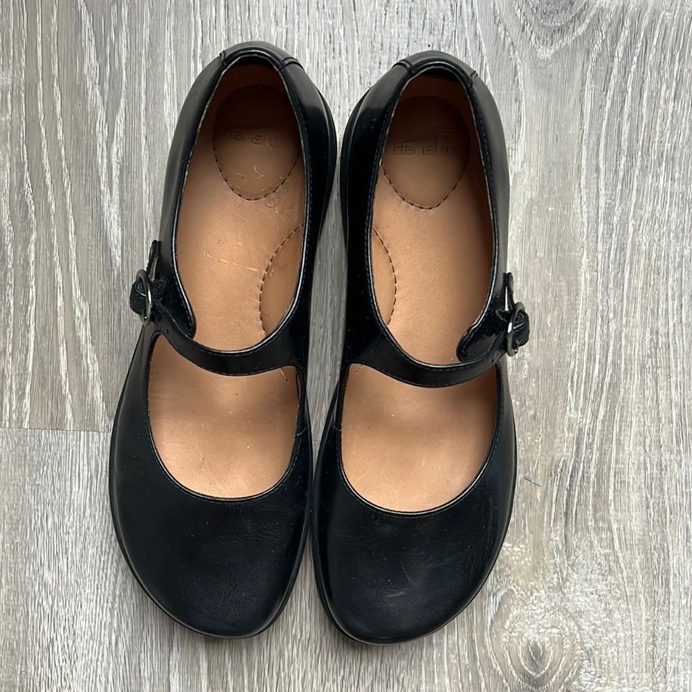 DANSKO mary Jane leather shoes size 38. Like new!